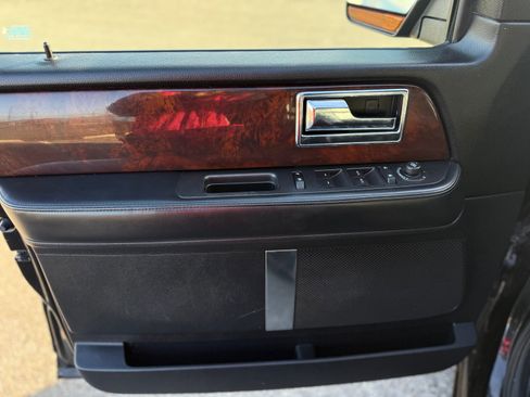 Used 2017 Lincoln Navigator Select image 17