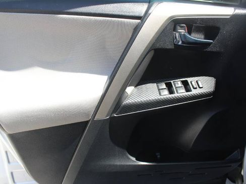 Used 2015 Toyota RAV4 XLE AWD/4WD image 10