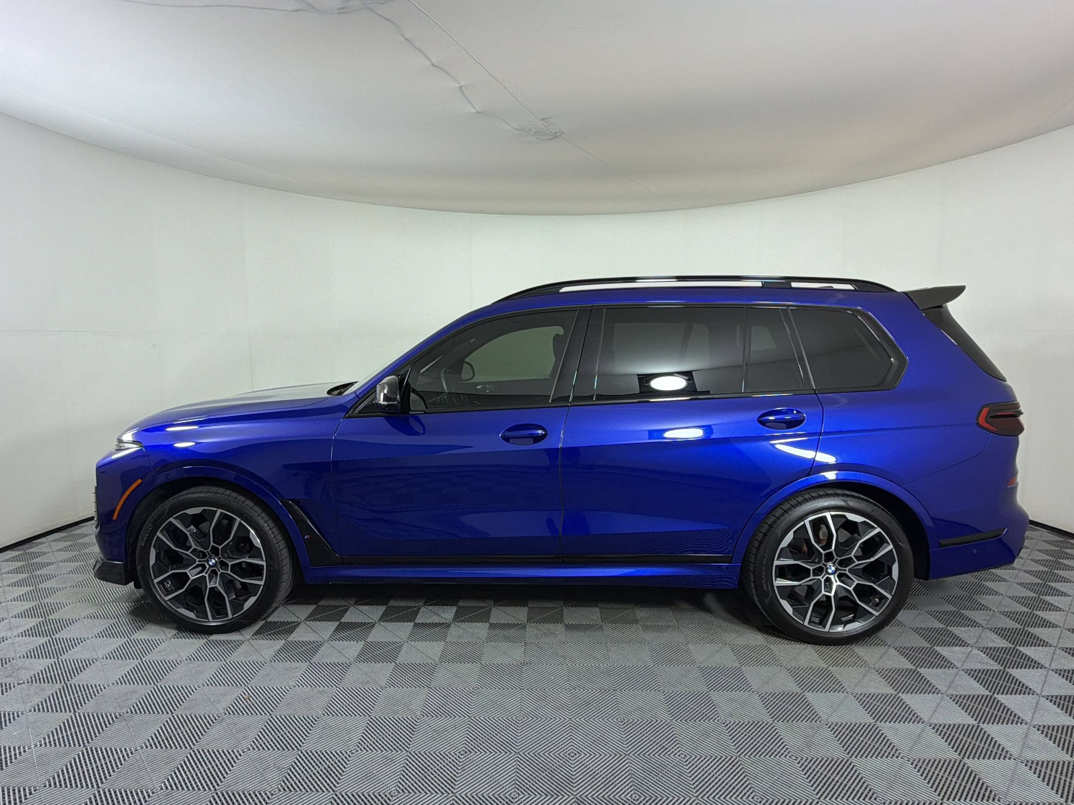 Used 2025 BMW X7 M60i w/ Executive Package AWD/4WD image 2