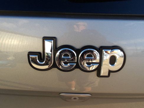 Used 2015 Jeep Cherokee Latitude w/ Comfort/Convenience Group FWD image 35