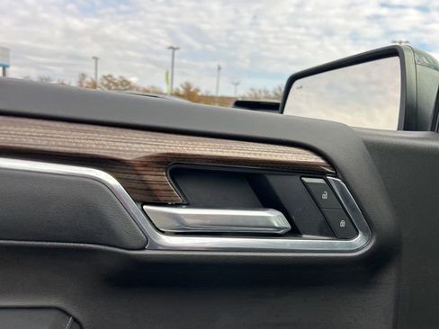 Used 2025 Chevrolet Silverado 1500 LT Trail Boss w/ Convenience Package II image 12