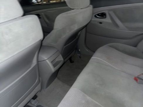 Used 2010 Toyota Camry LE image 23