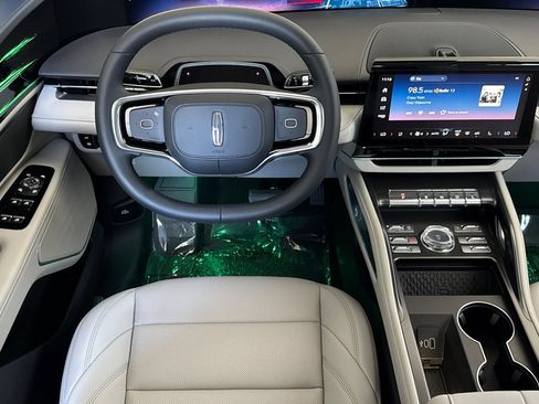 New 2026 Lincoln Nautilus Premier AWD/4WD image 11