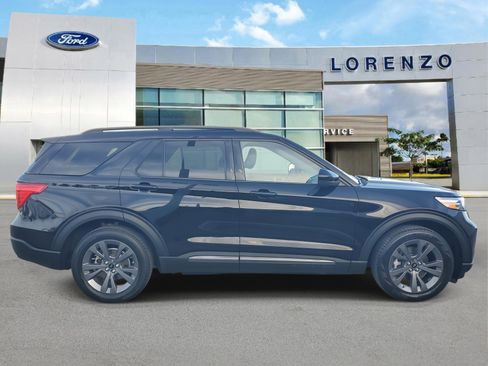 Used 2023 Ford Explorer XLT w/ Equipment Group 202A image 4