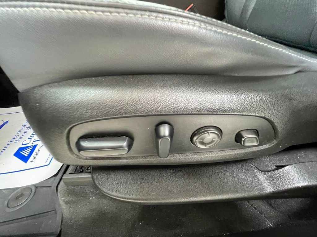 Used 2021 Buick Enclave Premium w/ Sun and Sites Package AWD/4WD image 20