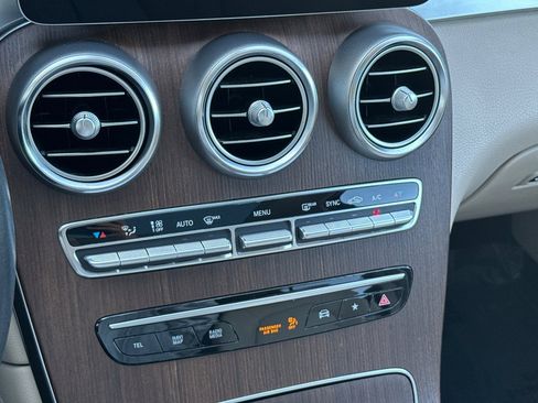 Used 2020 Mercedes-Benz GLC 300 image 22