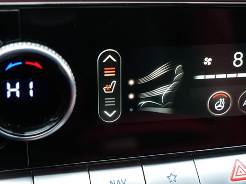 Used 2024 Genesis GV70 2.5T w/ Sport Prestige Package image 28