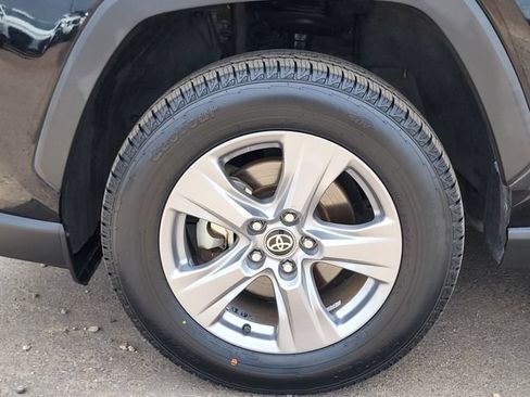 Used 2022 Toyota RAV4 XLE AWD/4WD image 9