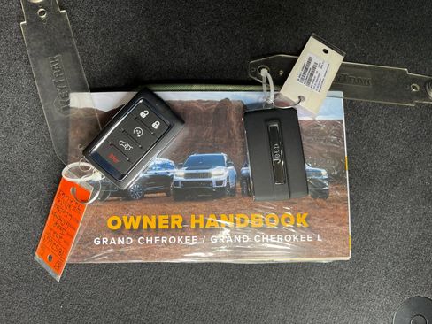 New 2025 Jeep Grand Cherokee L Limited w/ Luxury Tech Group II image 9