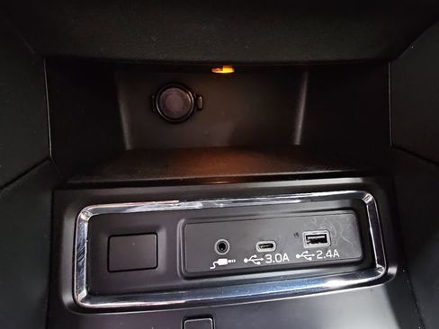 Used 2024 Subaru Ascent Premium w/ Convenience Package image 19