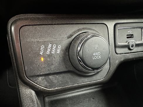 Used 2021 Jeep Renegade Latitude image 16