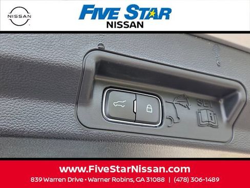 Used 2023 Ford Explorer XLT RWD image 13