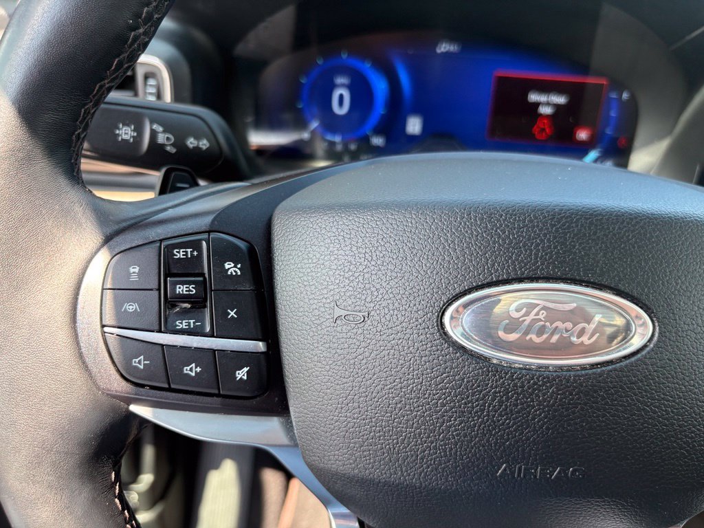 Used 2020 Ford Explorer Platinum w/ Premium Technology Package AWD/4WD image 19