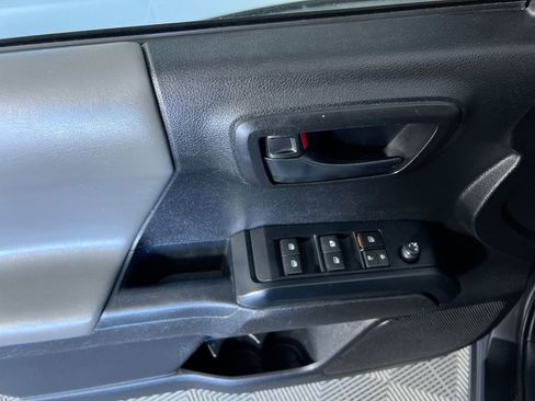 Used 2022 Toyota Tacoma SR AWD/4WD image 14