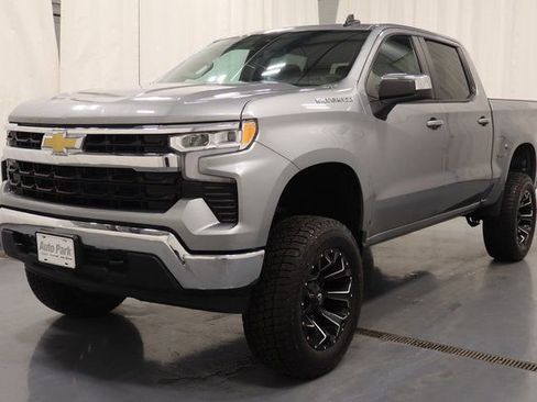 Used 2025 Chevrolet Silverado 1500 LT AWD/4WD image 6