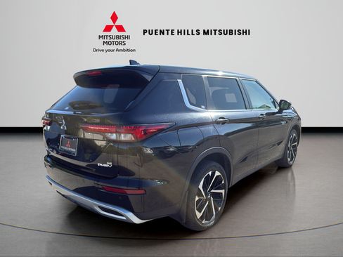 Used 2023 Mitsubishi Outlander 4WD Plug-In Hybrid image 5