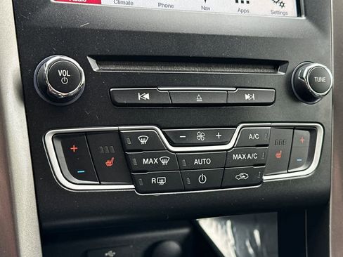Used 2017 Ford Fusion Energi SE FWD image 19