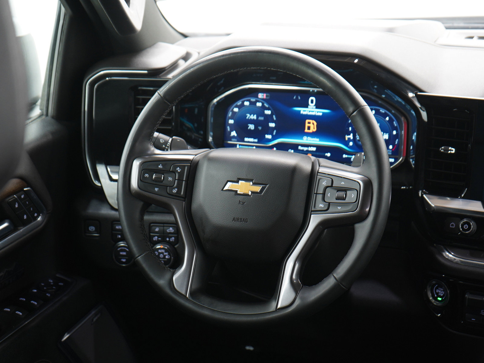 Used 2024 Chevrolet Silverado 1500 High Country w/ Technology Package AWD/4WD image 15