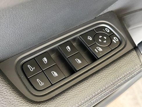 Used 2024 Porsche Cayenne Coupe AWD/4WD image 14