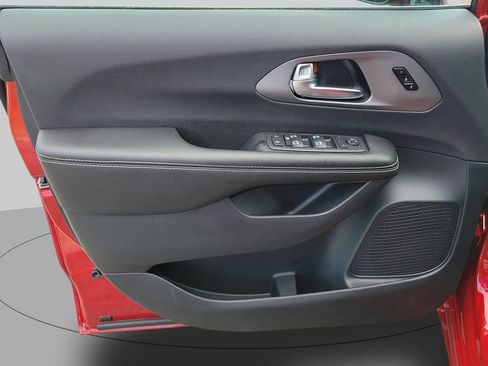 New 2027 Chrysler Pacifica Select FWD image 14