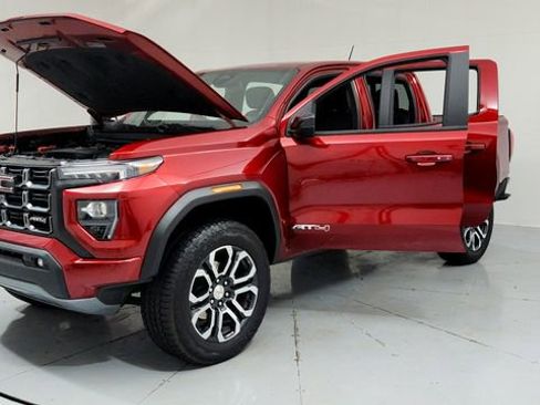 Used 2024 GMC Canyon AT4 w/ AT4 Premium Package image 9