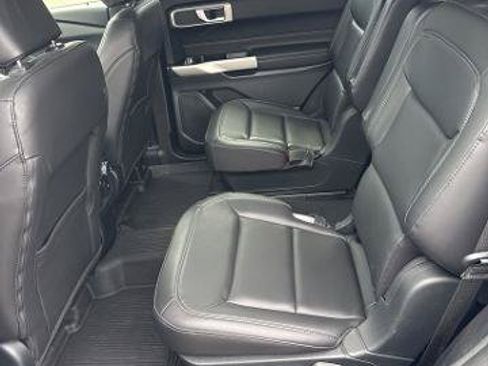 Certified 2022 Ford Explorer XLT w/ Equipment Group 202A AWD/4WD image 8