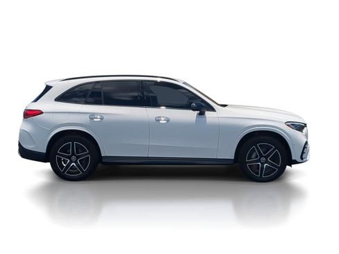 Used 2025 Mercedes-Benz GLC 300 4MATIC image 9