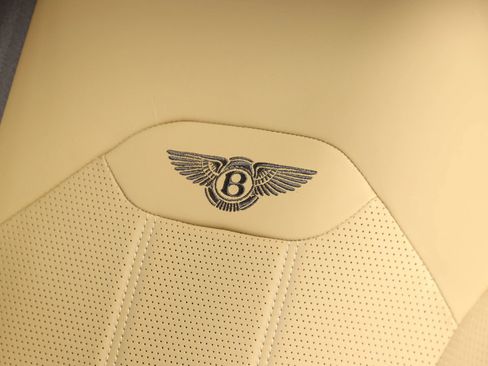 Used 2021 Bentley Bentayga AWD/4WD image 61