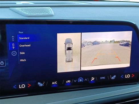 New 2025 Chevrolet Traverse LT w/ Enhanced Driving Package image 16