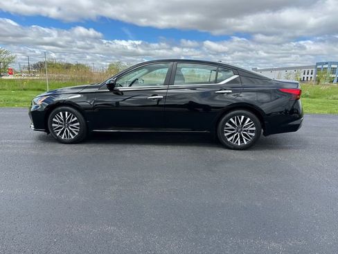 Used 2023 Nissan Altima 2.5 SV w/ SV Premium Package FWD image 4