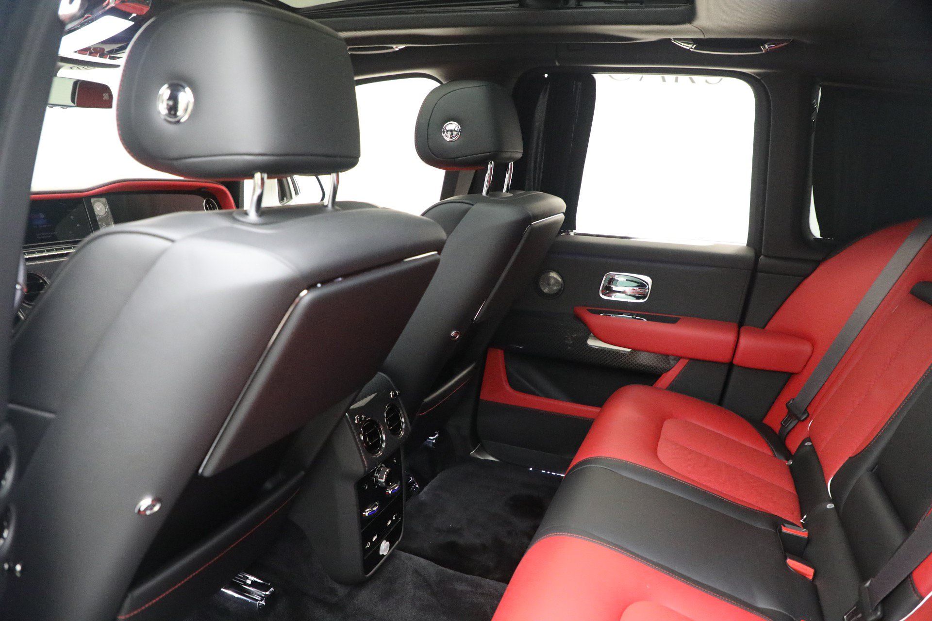Certified 2025 Rolls-Royce Cullinan Black Badge AWD/4WD image 25