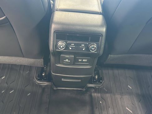 Used 2022 GMC Acadia Denali w/ Denali Ultimate Package image 24