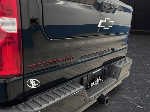 Used 2025 Chevrolet Silverado 1500 RST w/ Redline Edition AWD/4WD image 43