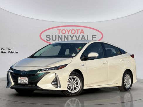 Used 2017 Toyota Prius Prime Advanced image 1