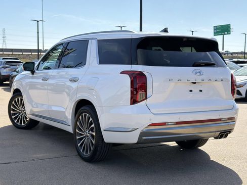 Certified 2025 Hyundai Palisade Calligraphy FWD image 3