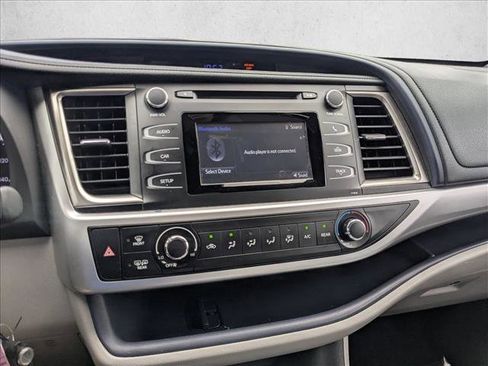 Used 2019 Toyota Highlander LE image 13