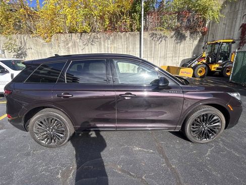 Used 2023 Lincoln Corsair Reserve w/ Equipment Group 201A image 9