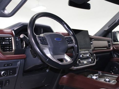 Used 2022 Ford Expedition Max Limited image 23
