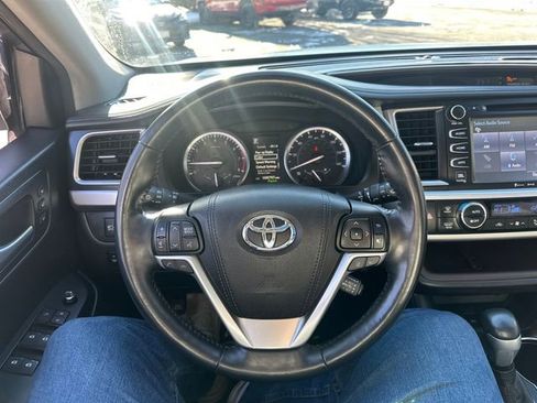Used 2018 Toyota Highlander Limited Platinum image 31