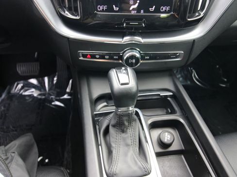 Used 2020 Volvo XC60 T5 Momentum image 15