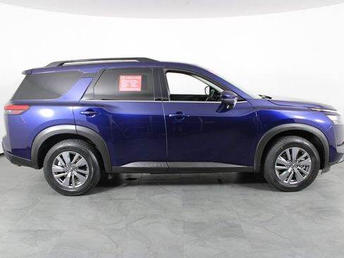 Certified 2025 Nissan Pathfinder SV FWD image 12