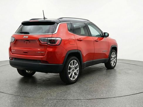Used 2025 Jeep Compass Limited image 9