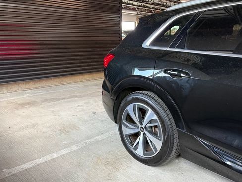Used 2024 Audi Q8 e-tron Premium Plus w/ Premium Plus Package AWD/4WD image 10