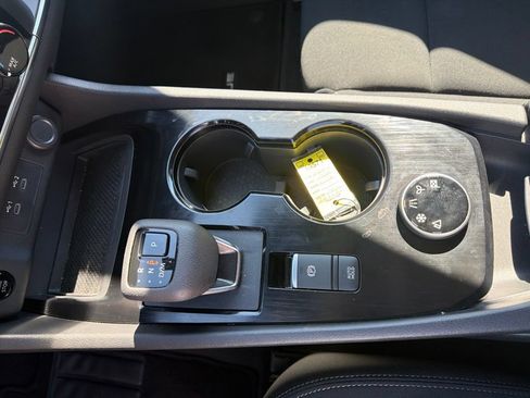 Used 2025 Nissan Rogue S AWD/4WD image 10