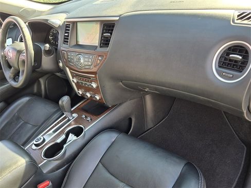 Used 2019 Nissan Pathfinder Platinum image 19