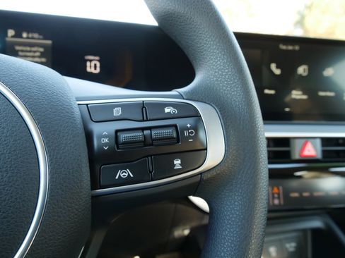 New 2025 Kia K5 LXS image 22