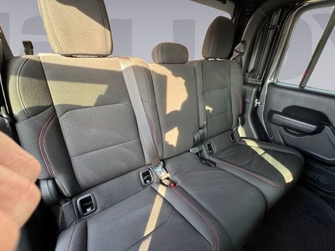 Used 2023 Jeep Gladiator Rubicon w/ Cold Weather Group image 18