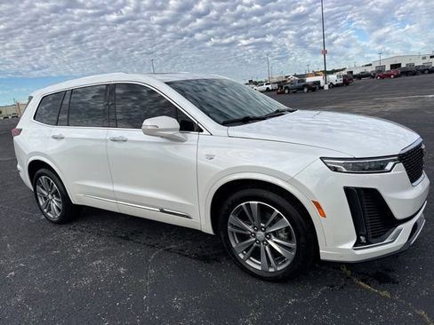 Used 2022 Cadillac XT6 Premium Luxury w/ LPO, Floor Liner Package AWD/4WD image 3