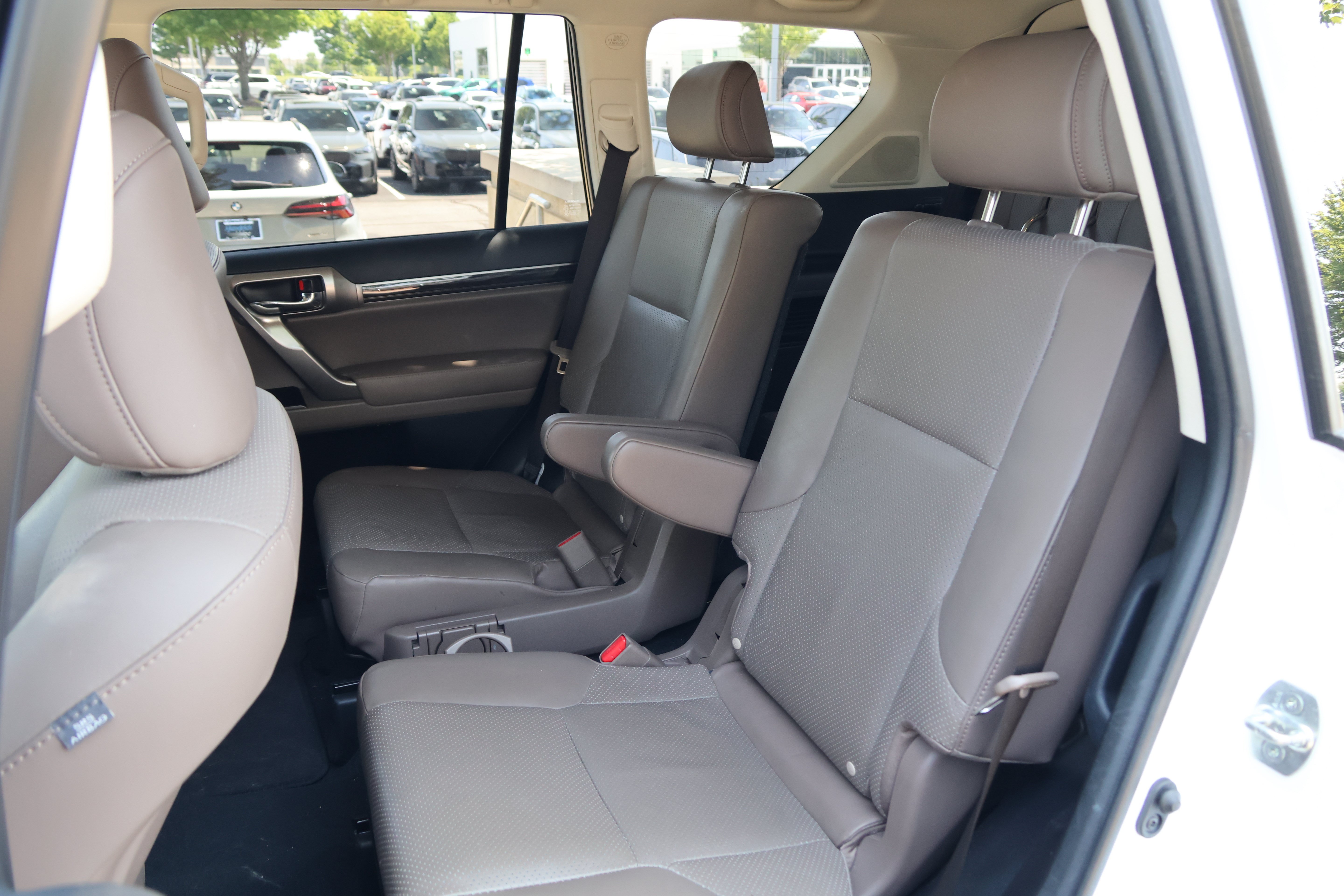 Used 2023 Lexus GX 460 Luxury w/ Sport Design Package AWD/4WD image 36