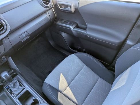 Used 2021 Toyota Tacoma TRD Off-Road image 15